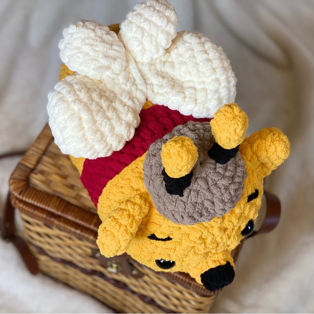 Winnie Bee - Picture 2 of 2